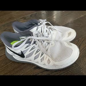 White Nike Women Shoes